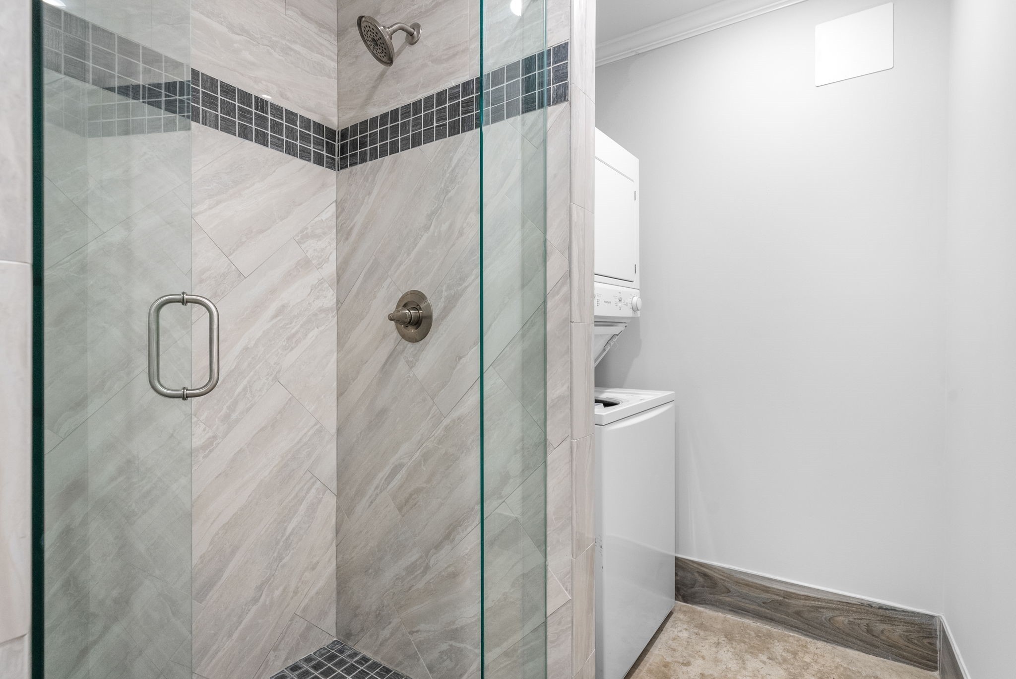 638 Madison Street, Unit 6 Clarksville, TN 37040 - Photo 19 of 25 a bathroom with a shower