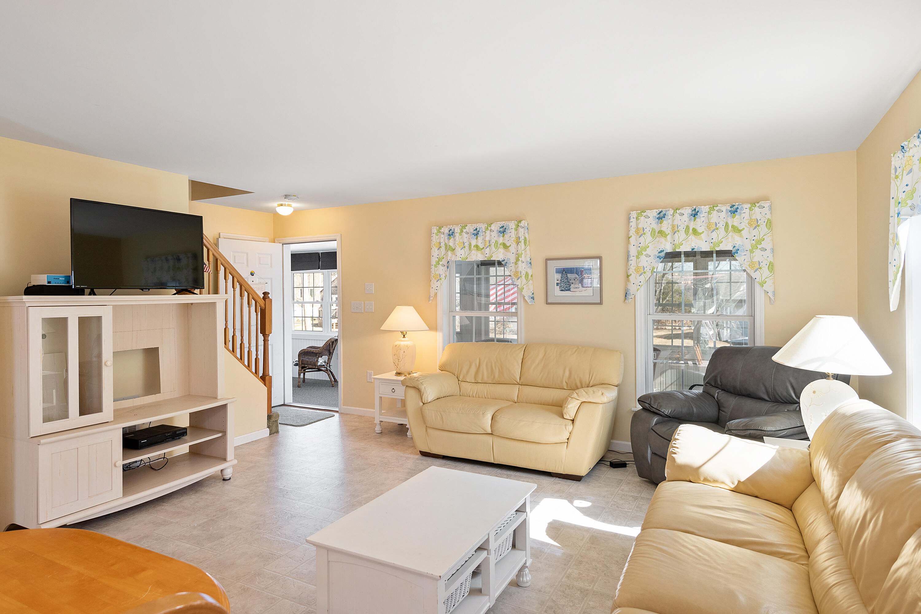 437 Drakes Island Road Wells, ME 04090 - Photo 17 of 36 Living Room