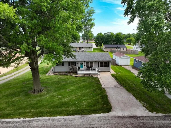 $157,000 | 105 Sioux Avenue, Hiawatha, KS 66434