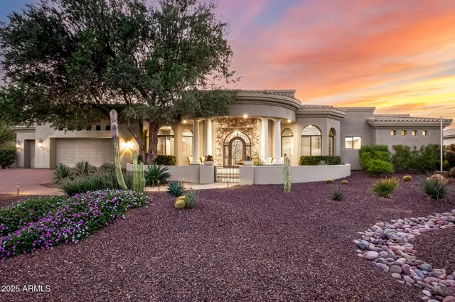 a view of a house with backyard and garden