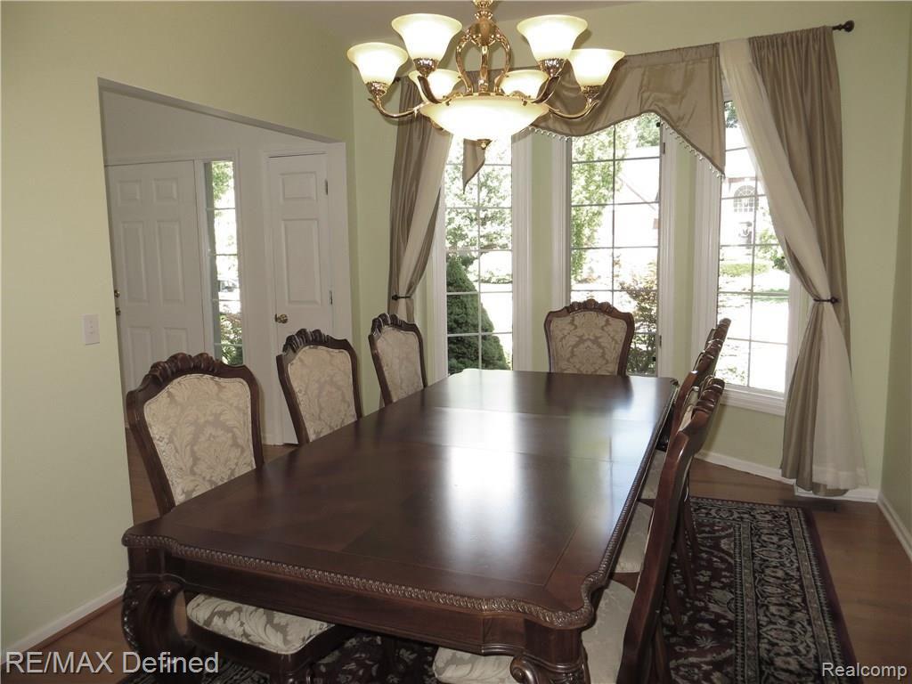 1850 Cloverdale Drive Rochester, MI 48307 - Photo 11 of 23 Bay Window Dining Room