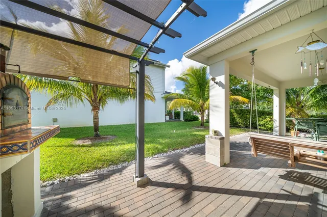 a view of a house with backyard and porch