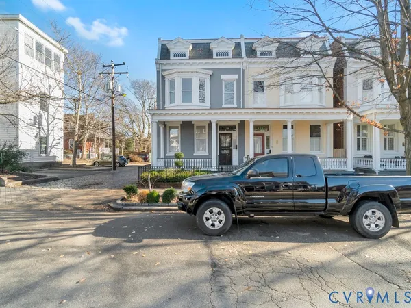 a car parked in front of a white house