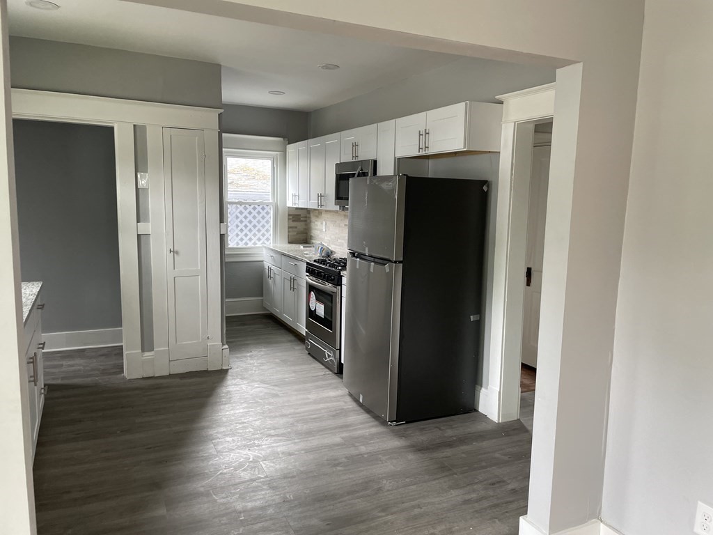 181 Marsden Street Springfield, MA 01109 - Photo 5 of 17