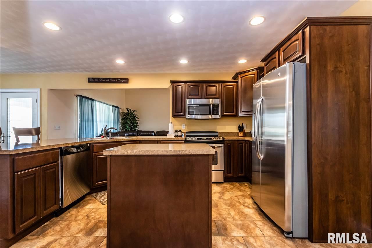 3800 Cole Hollow Road Pekin, IL 61554 - Photo 9 of 36 Gallery Image 9