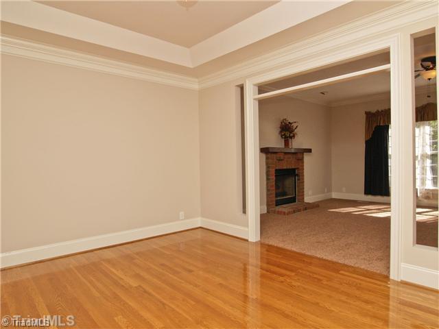 8609 Case Ridge Drive Oak Ridge, NC 27310 - Photo 9 of 16 Living Room.