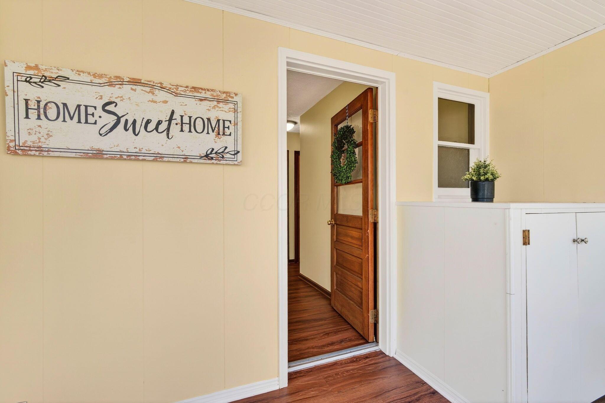 892 North Court Street Circleville, OH 43113 - Photo 10 of 58 Delightful Sunroom!