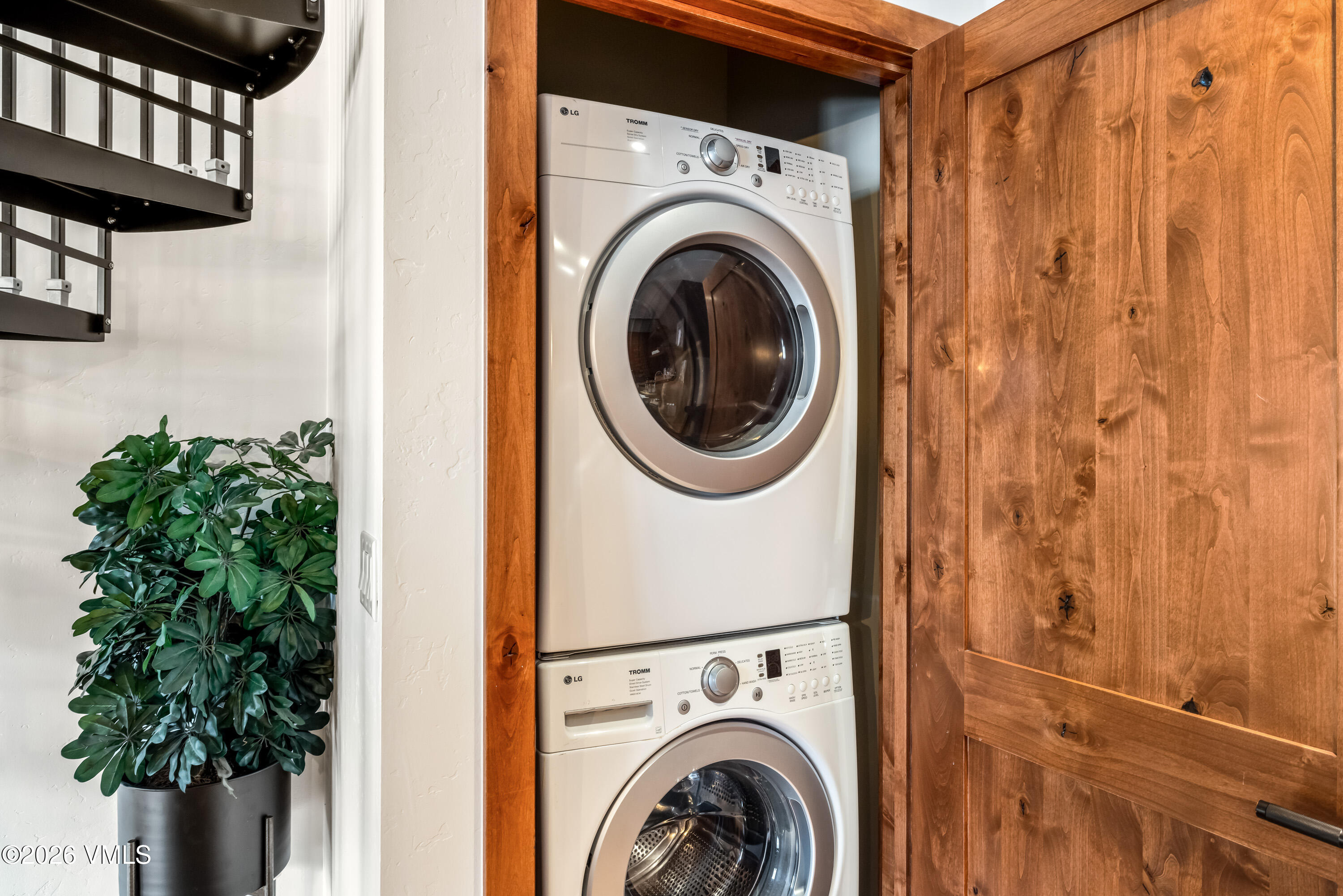 421 Main Street, Unit R2 Minturn, CO 81645 - Photo 18 of 41 Laundry