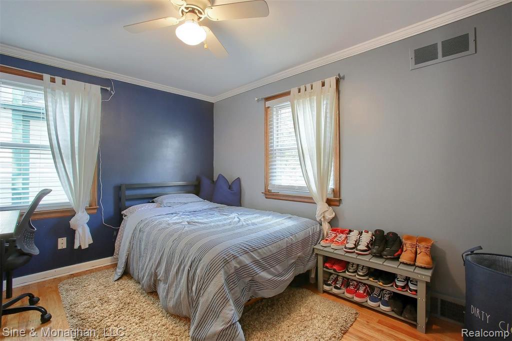 2110 Hampton Road Grosse Pointe Woods, MI 48236 - Photo 19 of 31