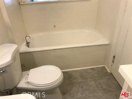 1025 Locust Avenue Long Beach, CA 90813 - Photo 29 of 64 a bathroom with a toilet and a bathtub