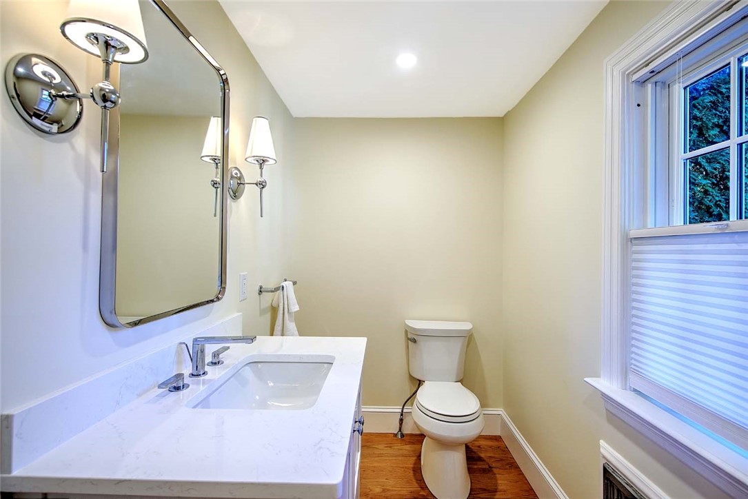 12 Harbour Terrace Cranston, RI 02905 - Photo 23 of 47