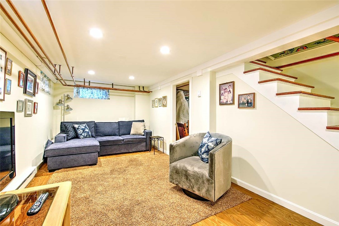 12 Harbour Terrace Cranston, RI 02905 - Photo 33 of 47