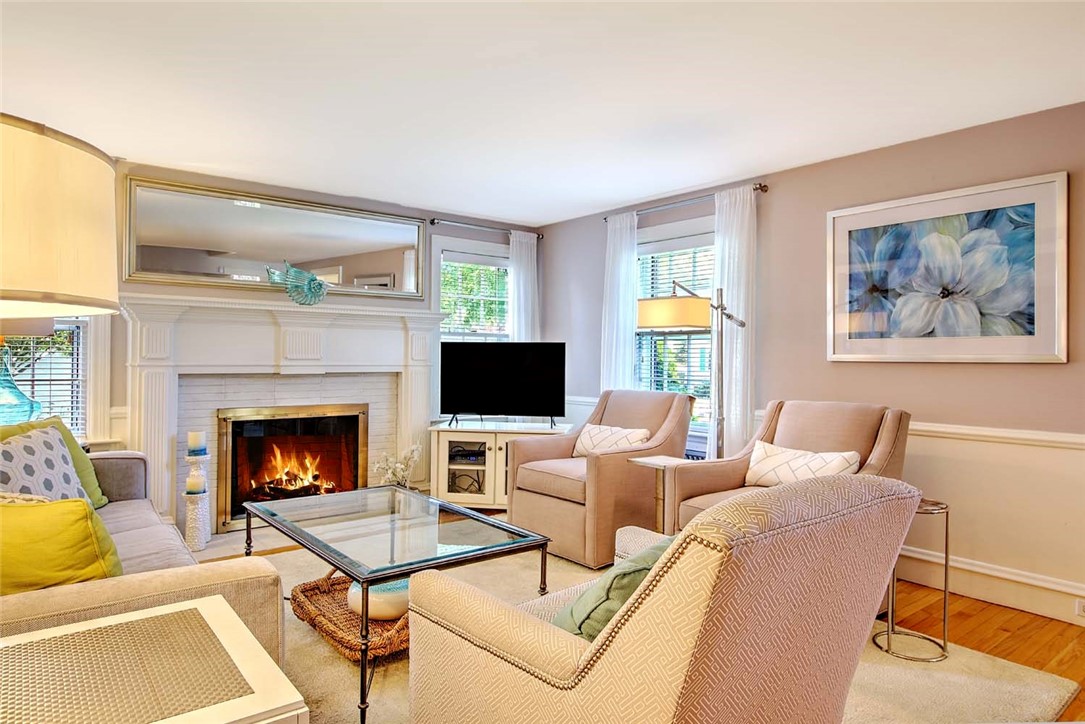 12 Harbour Terrace Cranston, RI 02905 - Photo 9 of 47