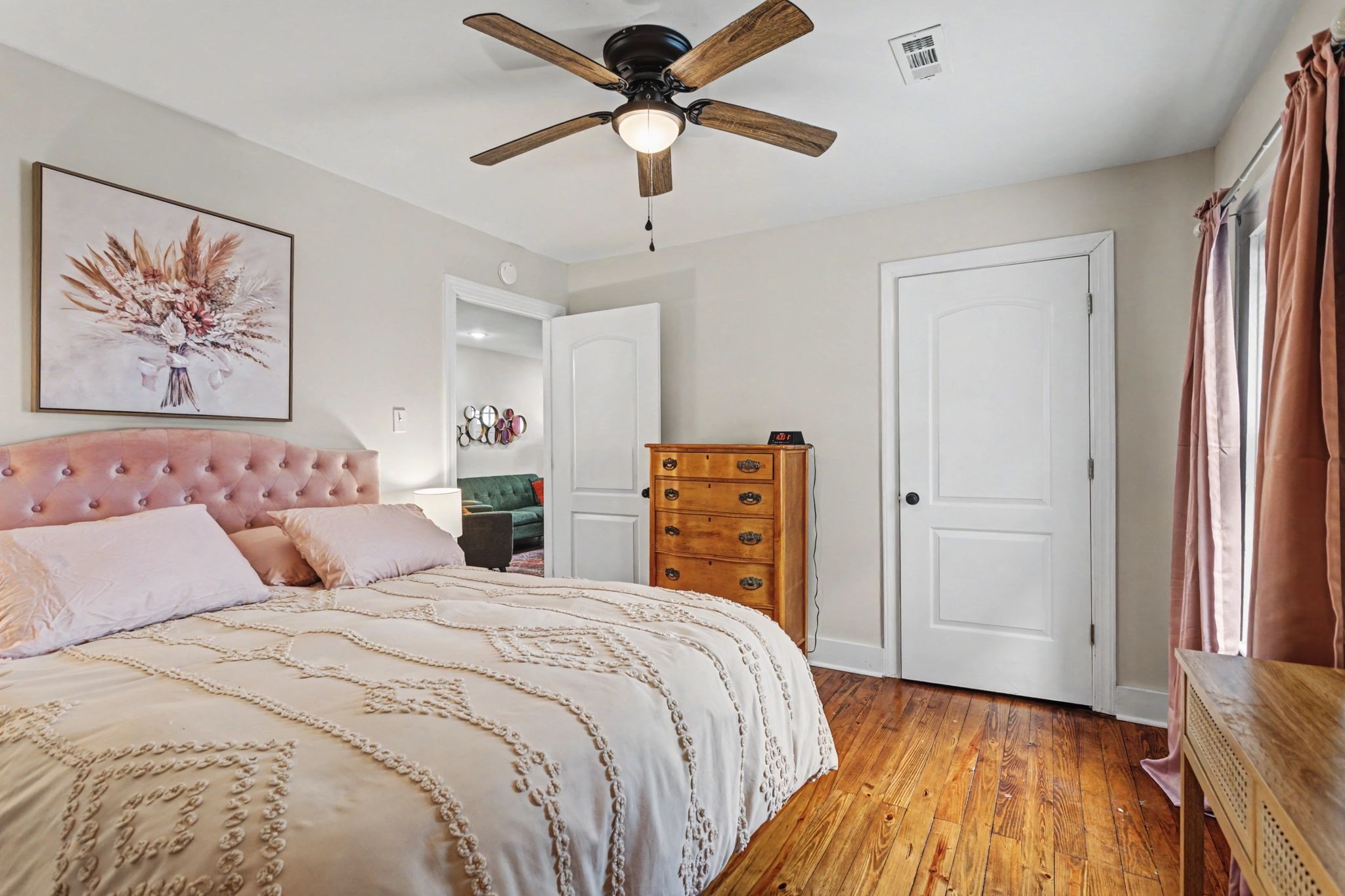 511 Florida Avenue Mount Pleasant, TN 38474 - Photo 15 of 28 a bedroom with a bed and a painting on the wall