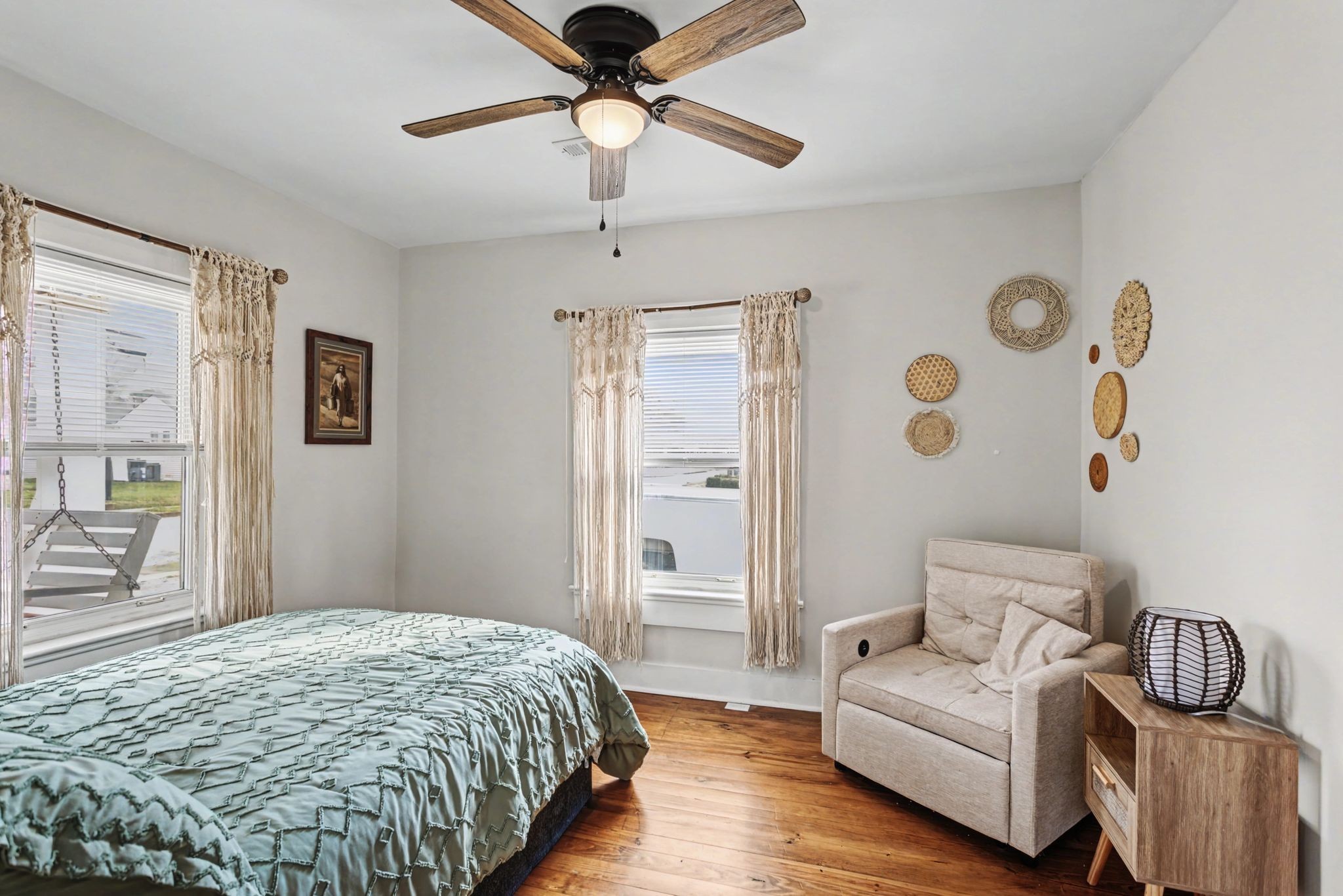 511 Florida Avenue Mount Pleasant, TN 38474 - Photo 18 of 28 a spacious bedroom with a bed and a chandelier