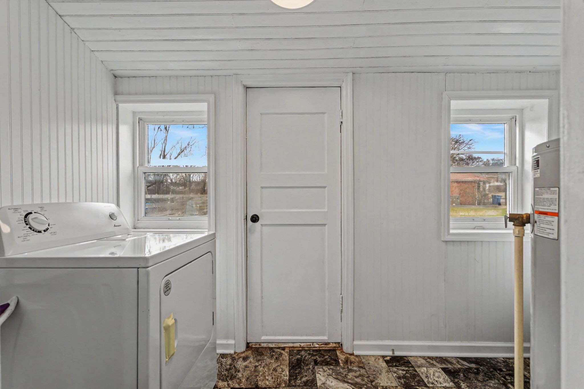 511 Florida Avenue Mount Pleasant, TN 38474 - Photo 23 of 28 a bathroom with a sink and a mirror