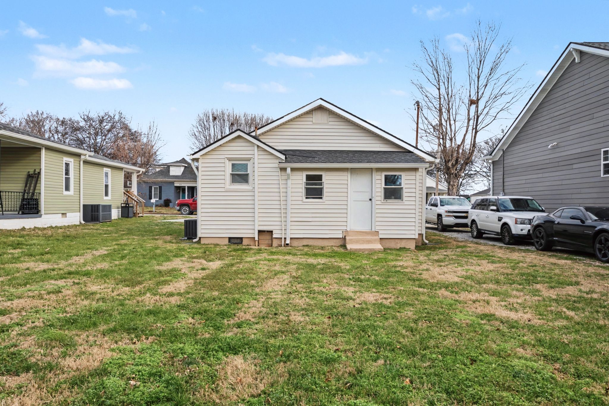 511 Florida Avenue Mount Pleasant, TN 38474 - Photo 25 of 28 a white house sitting in front of a house