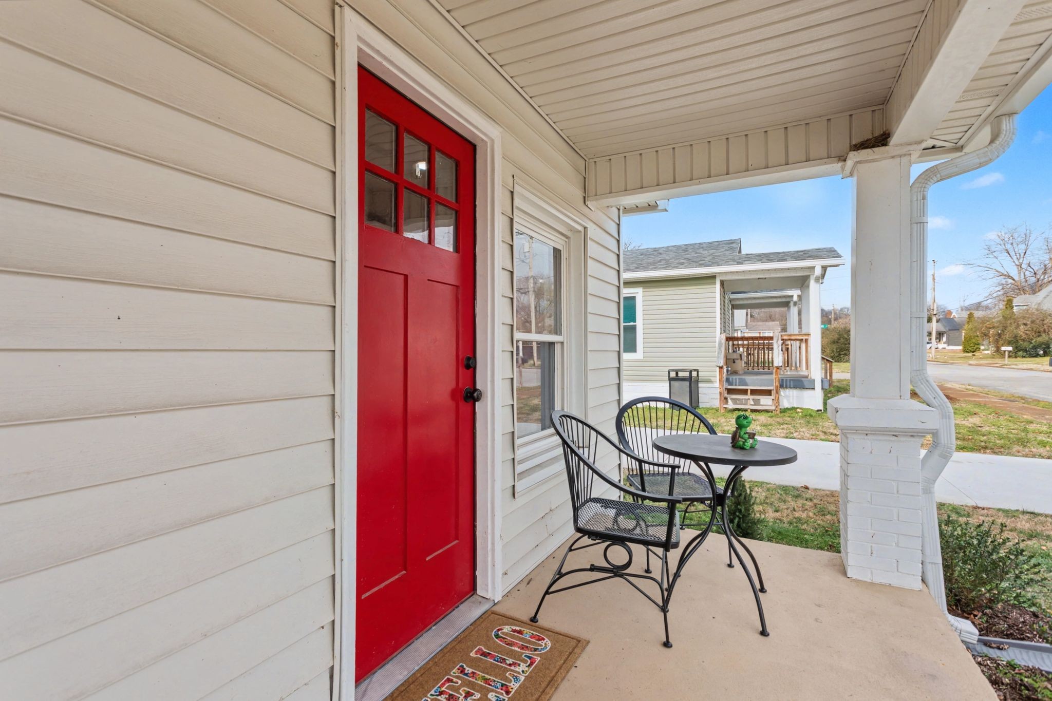 511 Florida Avenue Mount Pleasant, TN 38474 - Photo 5 of 28 a patio with table and chairs and potted plants