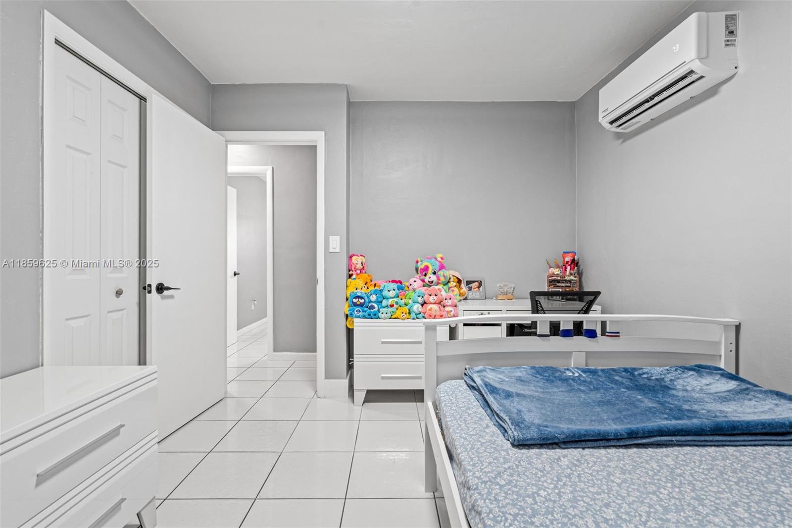 10450 Southwest 43rd Street Miami, FL 33165 - Photo 26 of 43 a room with a table and workspace