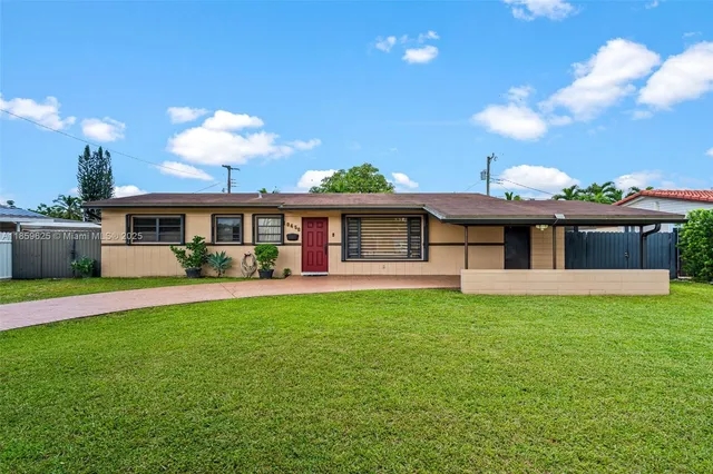 a view of a house with a backyard