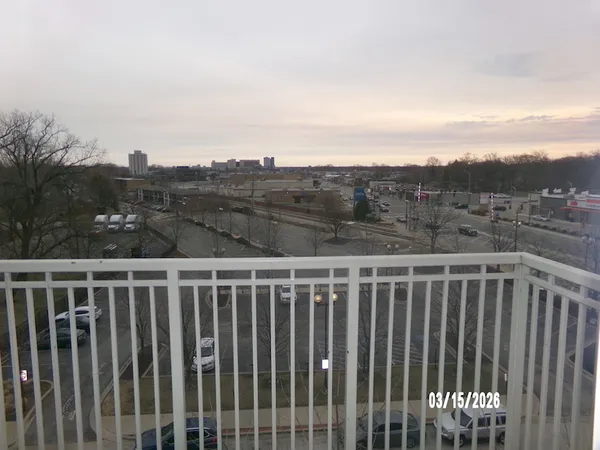 $189,900 | 9440 South 51st Avenue, Unit 502, Oak Lawn, IL 60453