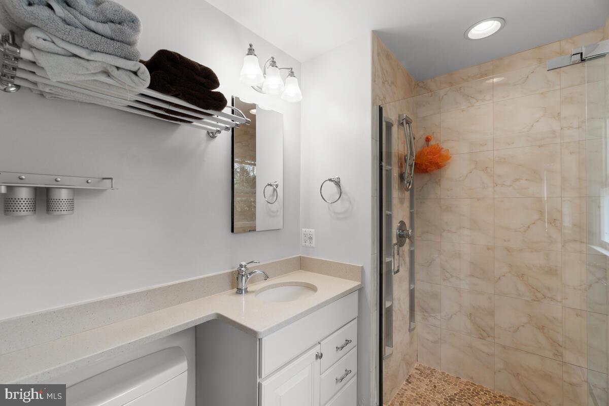 6122 Loventree Road Columbia, MD 21044 - Photo 13 of 27 Bathroom