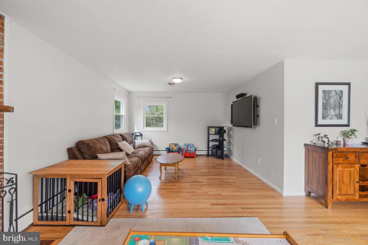 6122 Loventree Road Columbia, MD 21044 - Photo 6 of 27 Living Room