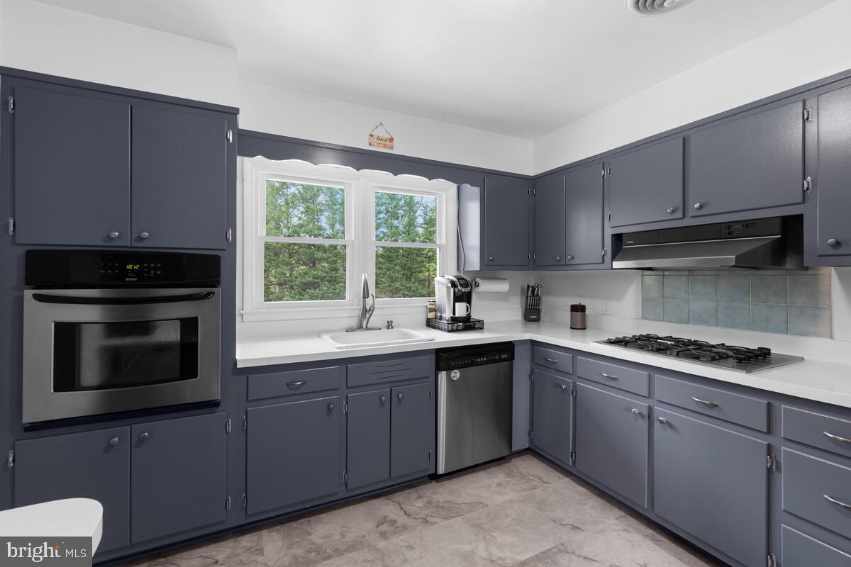 6122 Loventree Road Columbia, MD 21044 - Photo 8 of 27 Kitchen