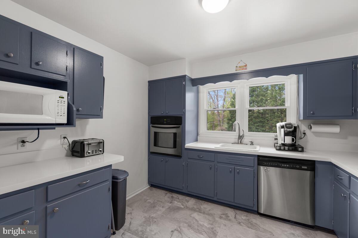 6122 Loventree Road Columbia, MD 21044 - Photo 9 of 27 Kitchen