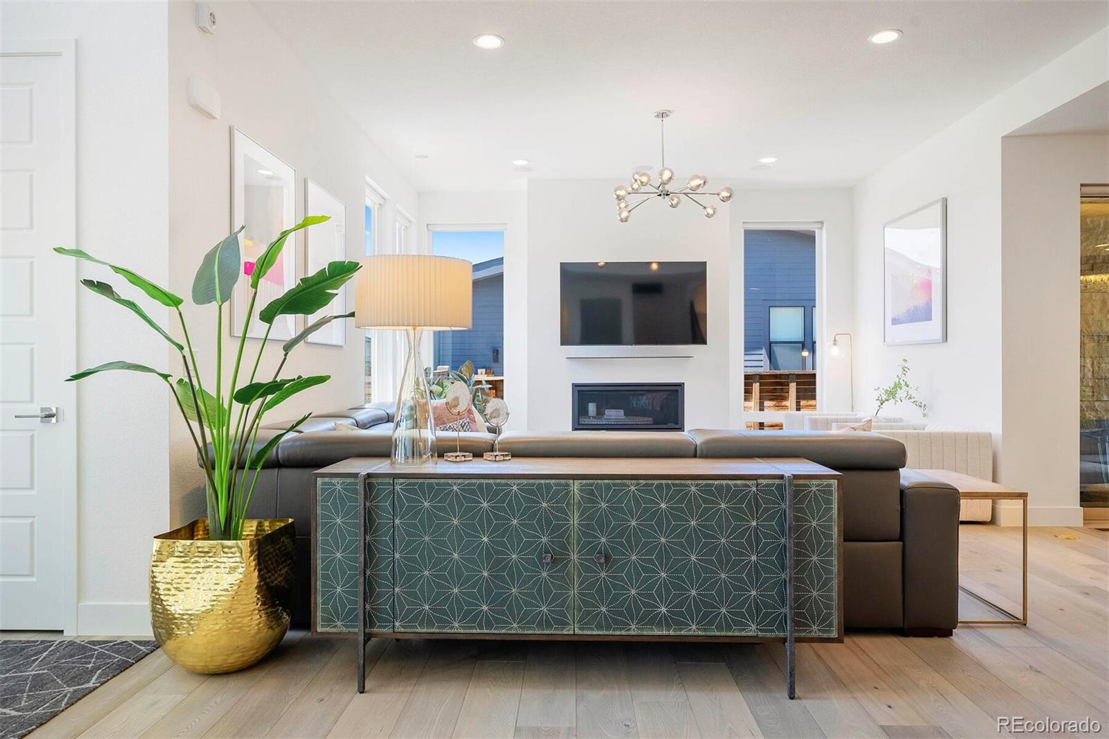 9385 58th Drive Denver, CO 80238 - Photo 4 of 40