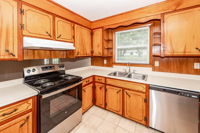 $2,800 | 717 Waterloo Street, Charleston, SC 29412