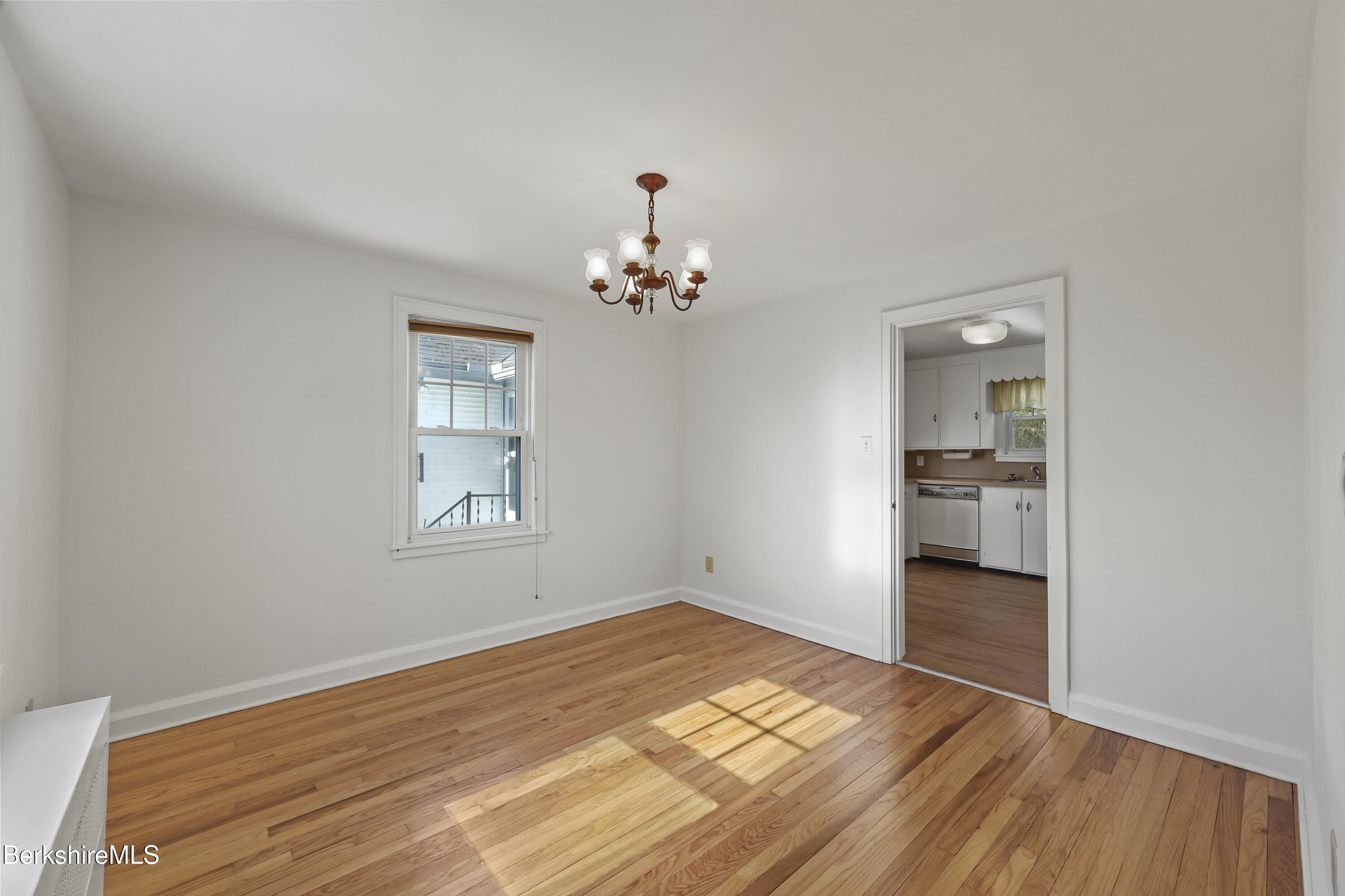 194 Eleanor Road Pittsfield, MA 01201 - Photo 9 of 39 45 Dining Room