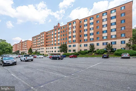 $239,500 | 1200 South Arlington Ridge Road, Unit 305, Arlington, VA 22202