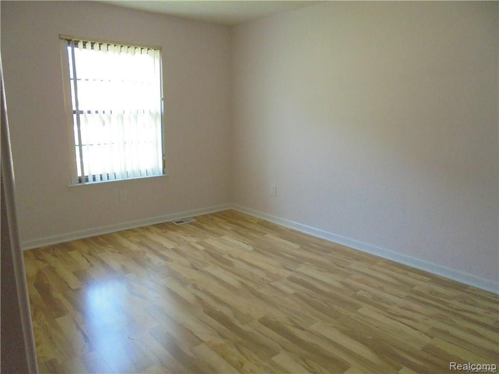24414 Greenhill Road Warren, MI 48091 - Photo 11 of 11 GetMedia (10).jpg