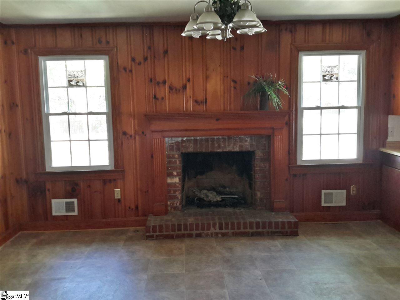 1403 East Lee Road Taylors, SC 29687 - Photo 5 of 12 Gallery Image 5