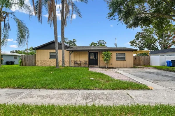 $3,200 | 4818 Holiday Drive, Tampa, FL 33615