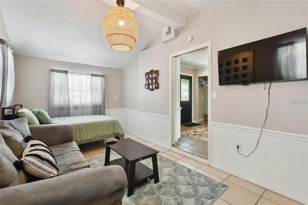 $3,200 | 4818 Holiday Drive, Tampa, FL 33615