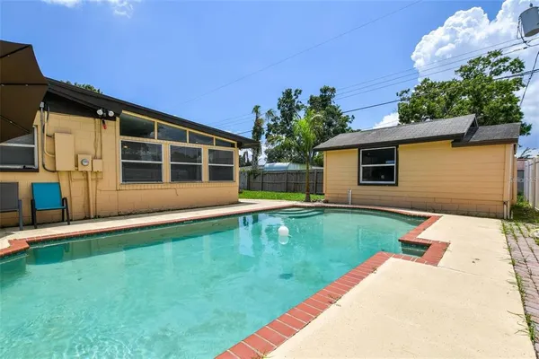 $3,200 | 4818 Holiday Drive, Tampa, FL 33615