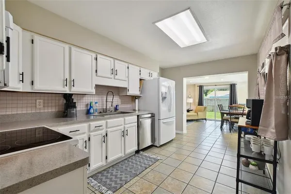 $3,200 | 4818 Holiday Drive, Tampa, FL 33615
