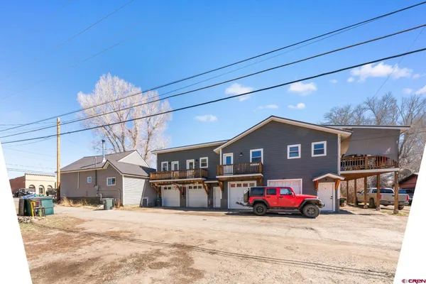 a house view with a outdoor space