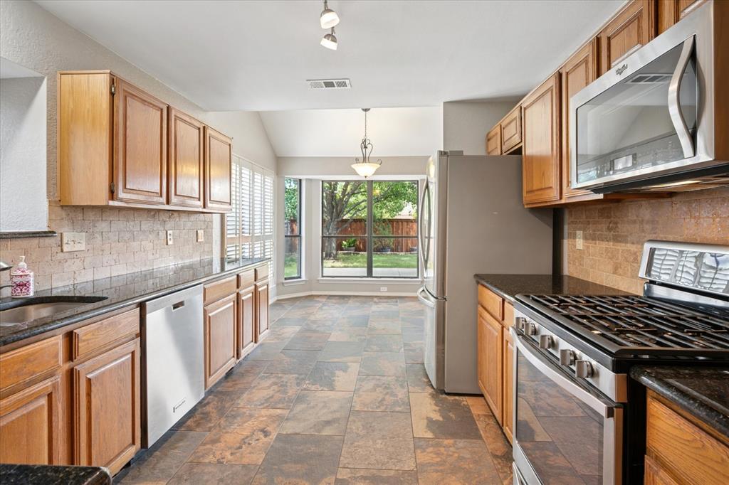 2027 Lavaca Trail Carrollton, TX 75010 - Photo 5 of 25