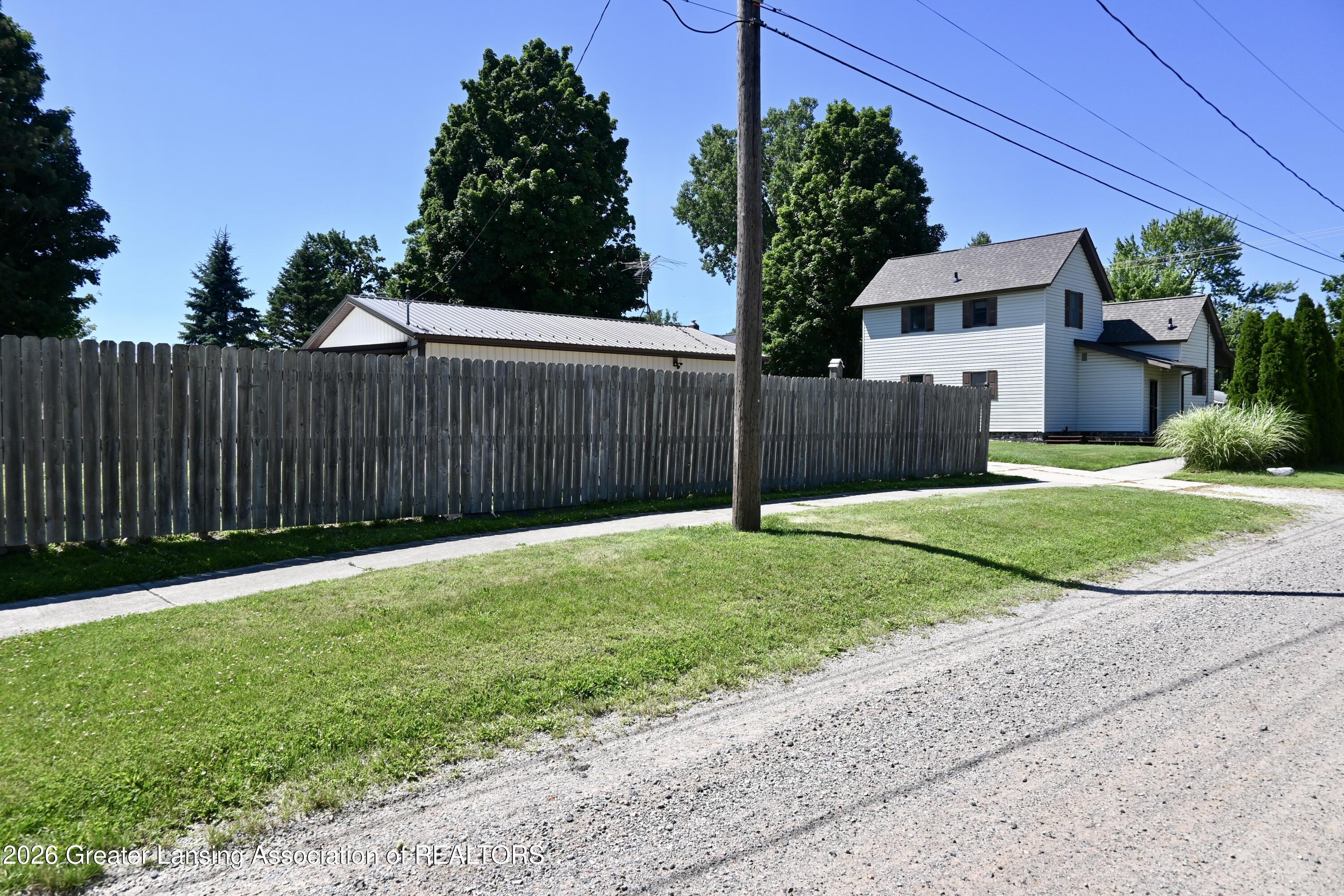 228 Union Street Grand Ledge, MI 48837 - Photo 5 of 35 DSC_0411