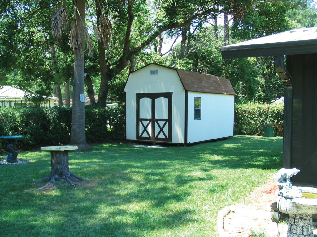 4212 Dayrl Road Jacksonville, FL 32207 - Photo 2 of 4 a house view with a garden space