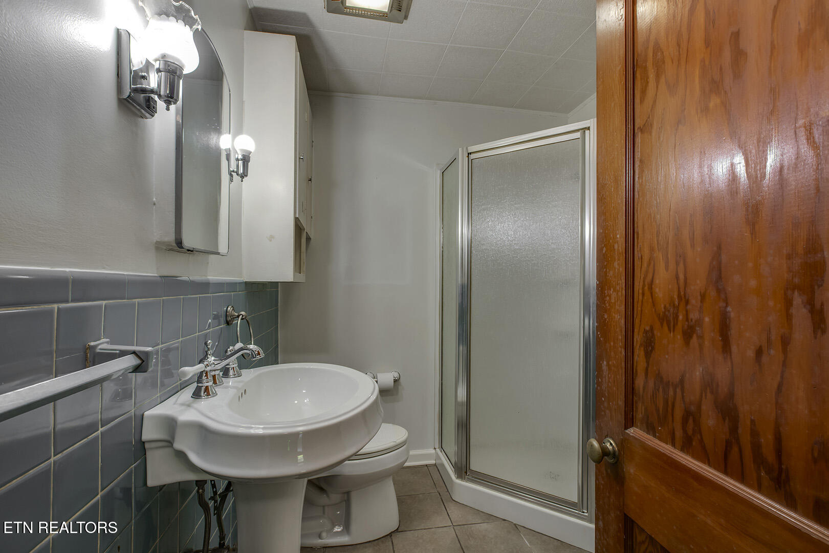 1309 Gamble Drive Heiskell, TN 37754 - Photo 29 of 47 31_GambleDrive_1309_FullBath2