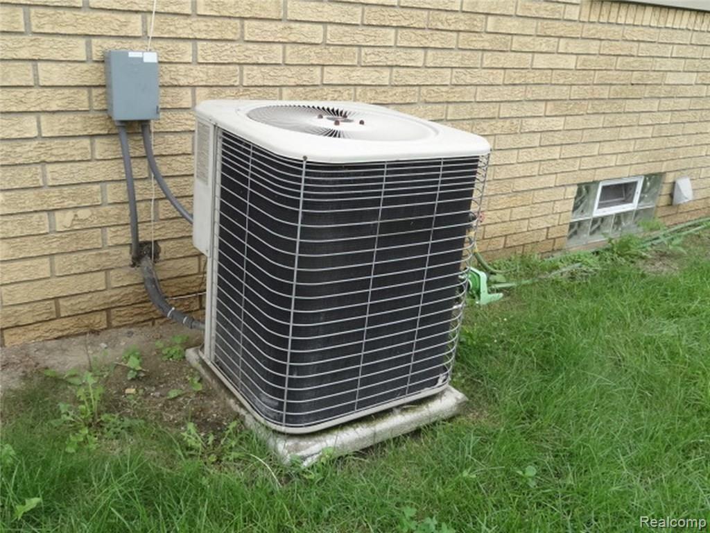 8177 Menge Street Center Line, MI 48015 - Photo 3 of 14
