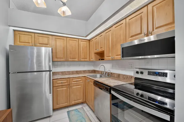 $130,000 | 15488 Lakes Of Delray Boulevard, Unit 207, Delray Beach, FL 33484