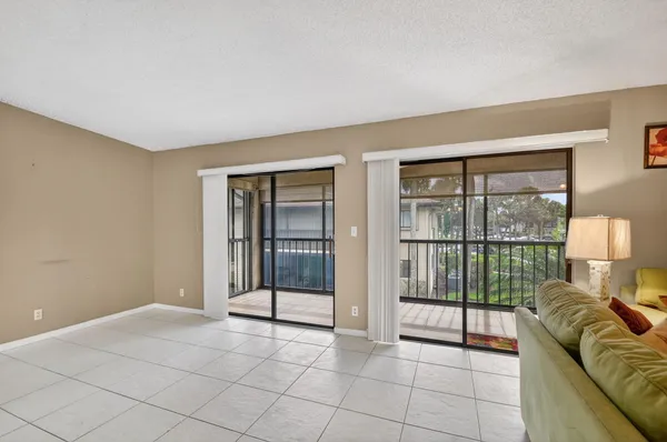 $130,000 | 15488 Lakes Of Delray Boulevard, Unit 207, Delray Beach, FL 33484