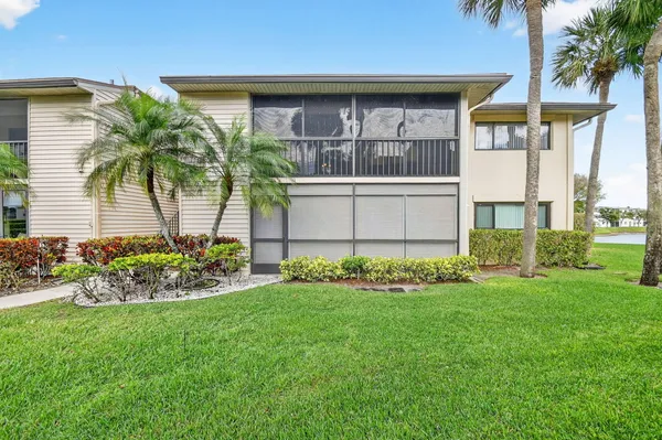 $130,000 | 15488 Lakes Of Delray Boulevard, Unit 207, Delray Beach, FL 33484