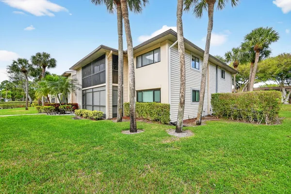 $130,000 | 15488 Lakes Of Delray Boulevard, Unit 207, Delray Beach, FL 33484