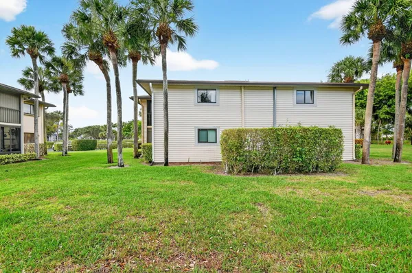 $130,000 | 15488 Lakes Of Delray Boulevard, Unit 207, Delray Beach, FL 33484